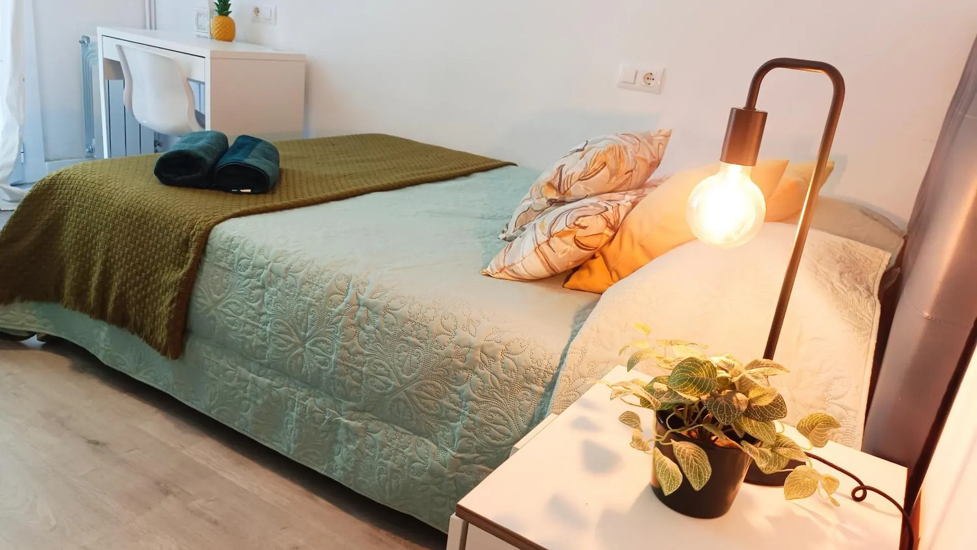 Oasis Rooms Barcelona - Heart Of Барселона 0*,